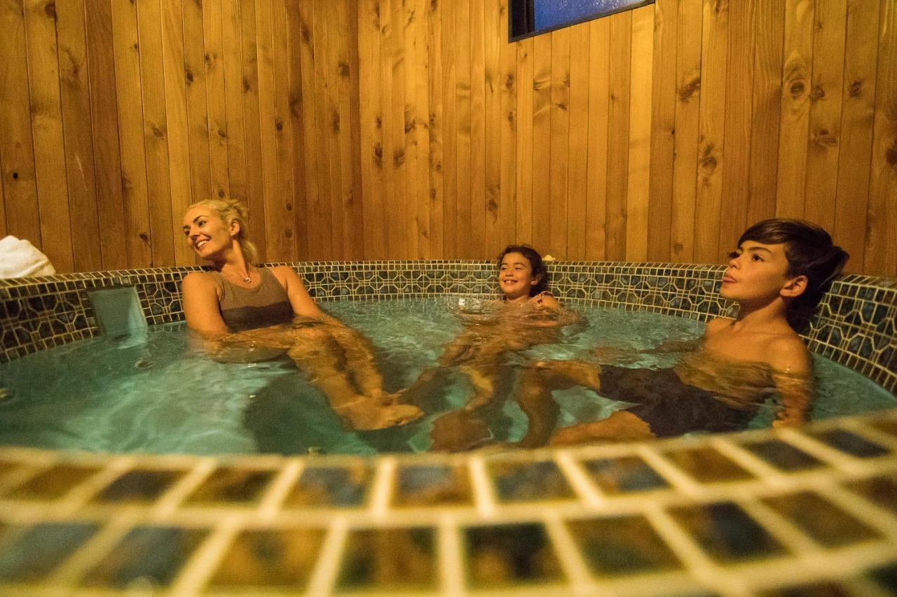 Parklands Motorlodge & Holiday Park Turangi Buitenkant foto