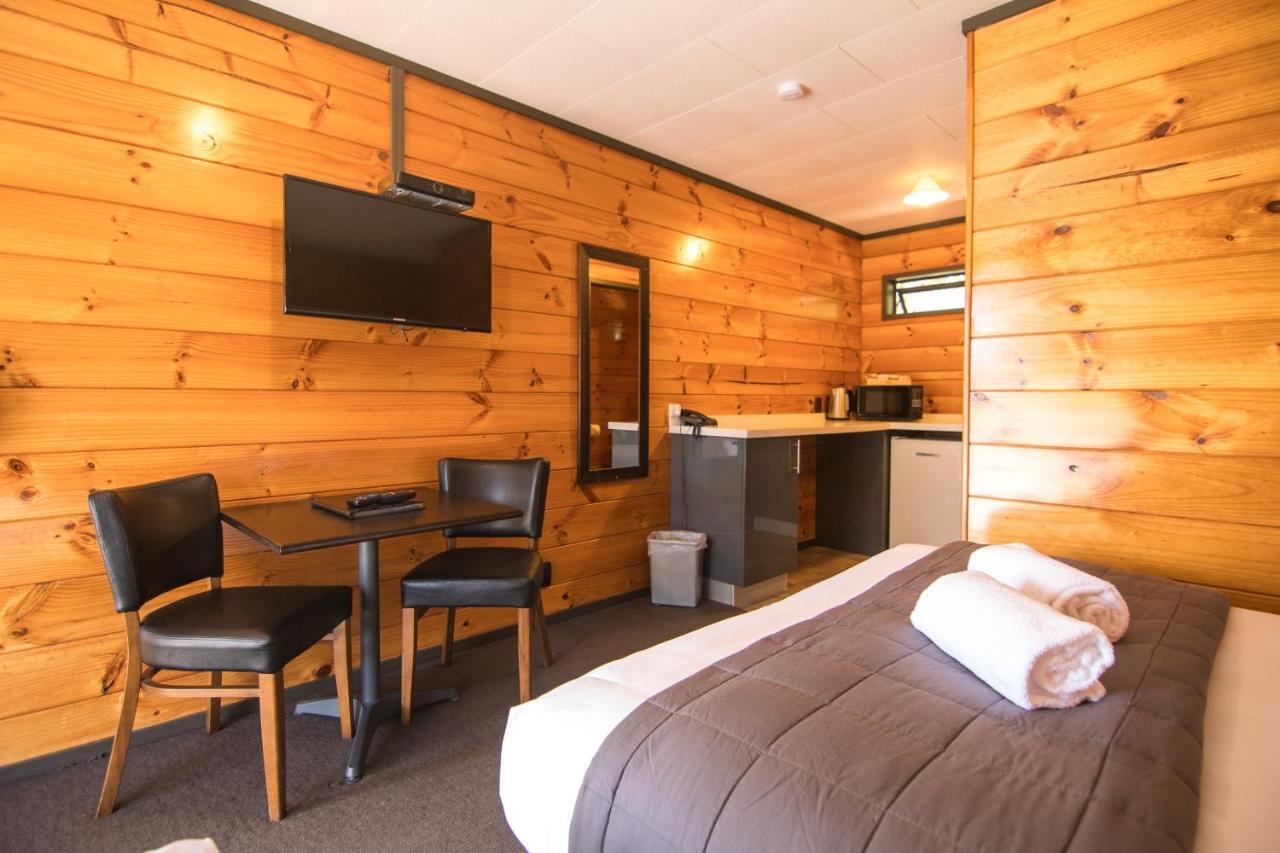 Parklands Motorlodge & Holiday Park Turangi Buitenkant foto